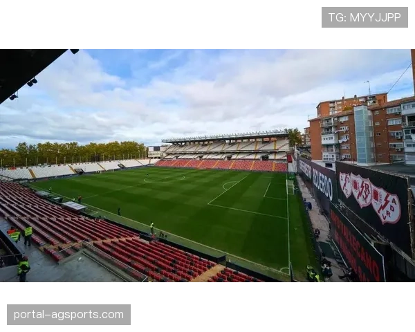 消息：因球迷投掷杂物，马竞被西班牙足协处罚下个主场部分看台关闭